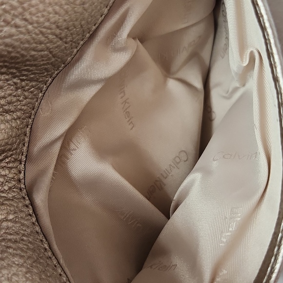 Calvin Klein Soft Gold Metalic Leather Crossbody Bag, New without Tags - Picture 7 of 10